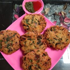 A picture of Palak poha tikki.