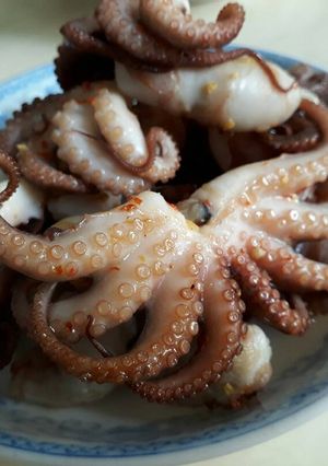 Hình của món Bạch tuộc nướng muối ớt bằng lò nướng.