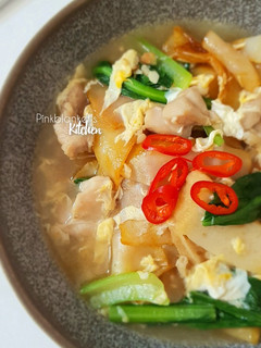 A picture of Wat Tan Hor in Egg Gravy / Flat Rice Noodles in Egg Gravy.