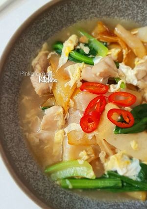A picture of Wat Tan Hor in Egg Gravy / Flat Rice Noodles in Egg Gravy.