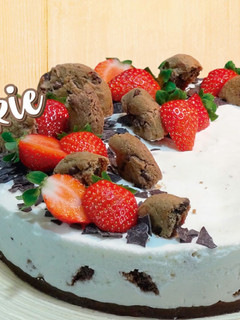 Una foto de Tarta de yogur y queso con galletas cookies SIN HORNO