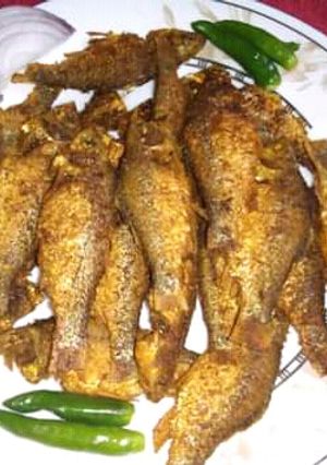আস্ত পুটি মাছ ভাজা রেসিপির প্রধান ছবি