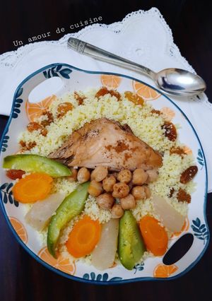 Une photo de Couscous au poulet légumes et raisins secs 🥣