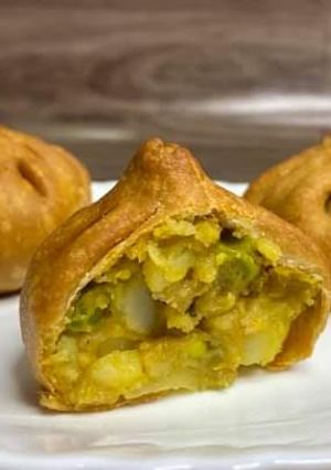 A picture of Modak Samosa.