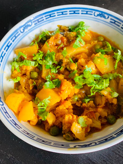 आलू गोभी की सब्जी (Aloo gobhi ki sabzi recipe in Hindi) रेसिपी मुख्य फोटो