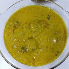 A picture of Kadhi pakoda.