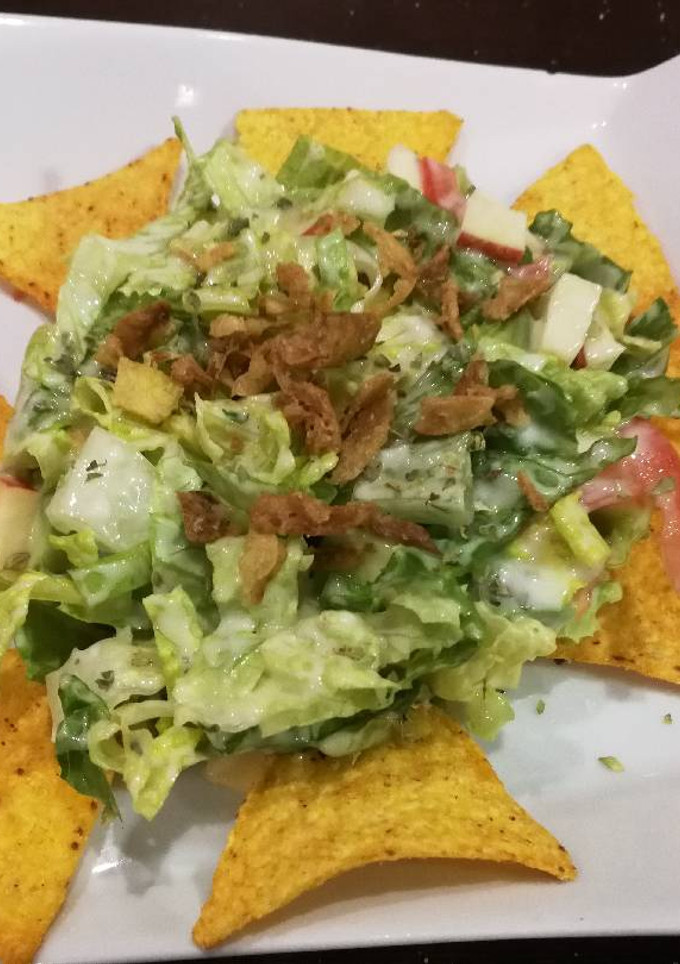 Una foto de Círculo de ensalada con nachos [Vegetarian]