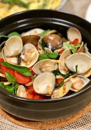 清炒番茄蛤蜊佐九層塔 的食譜成品照片