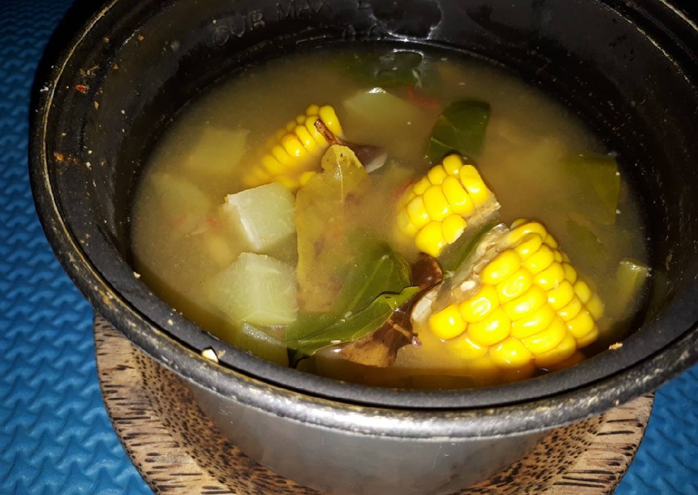 Sup sayur dengan asam jawa