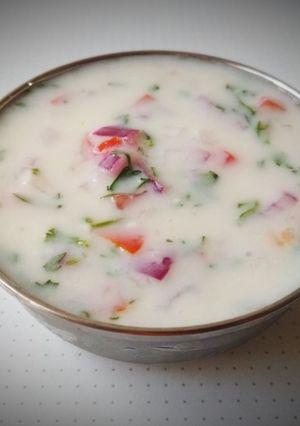 A picture of Tomato Onion Raita.