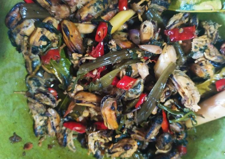 Tumis kerang dan kangkung