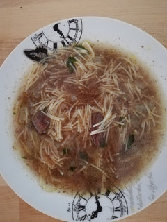 Una foto de Sopa de higadillos y menudillos