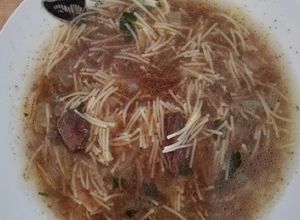 Una foto de Sopa de higadillos y menudillos