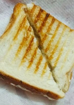 A picture of Mayo Bread Sandwich.