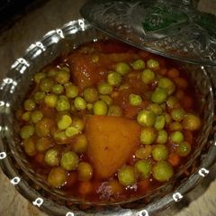 A picture of Aaloo Matar.