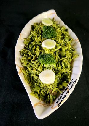 A picture of Broccoli Leek Peas Palak Green Pulav.