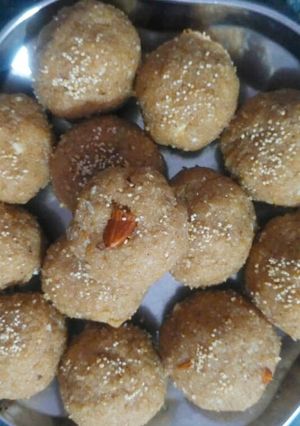 ચૂરમાં ના લાડુ રેસીપી મુખ્ય ફોટો