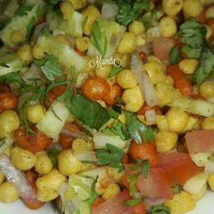 A picture of Boondi Bhel.