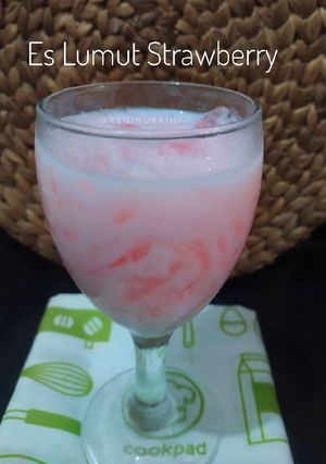 Foto resep Es Lumut Strawberry