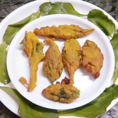 A picture of Crispy Palak pakode.