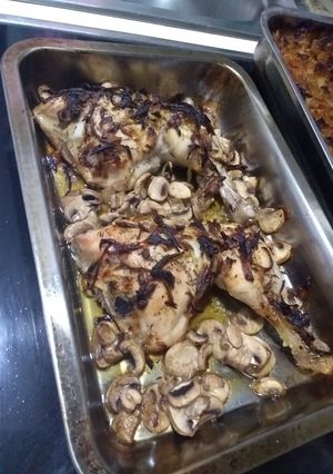 Una foto de Pollo con setas al horno