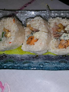 Una foto de Arrollado de arroz relleno (sushi economico)