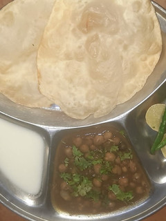 छोले भटूरे बिना लहसुन प्याज़ के (Chole bhature bina lahsun pyaz ke recipe in hindi) रेसिपी मुख्य फोटो