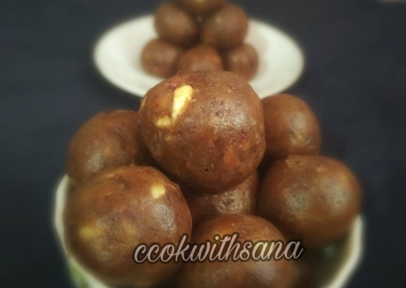 Dates and Nuts Laddu