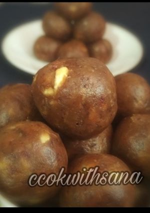 A picture of Dates and Nuts Laddu.
