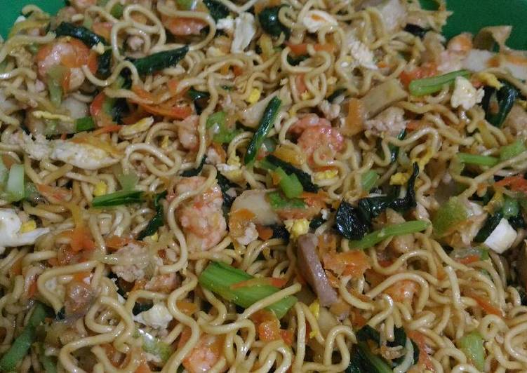 Langkah Mudah untuk Membuat Mie goreng oriental, Bisa Manjain Lidah