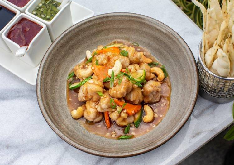 Stir fried chicken with cashew nut