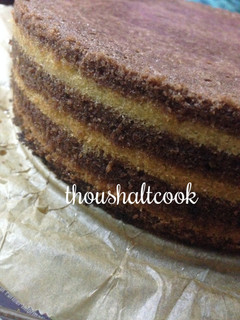A picture of Many Layer cake/Tree cake.