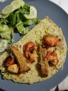 Una foto de Tortilla de coliflor con toppings (receta aprovechamiento)