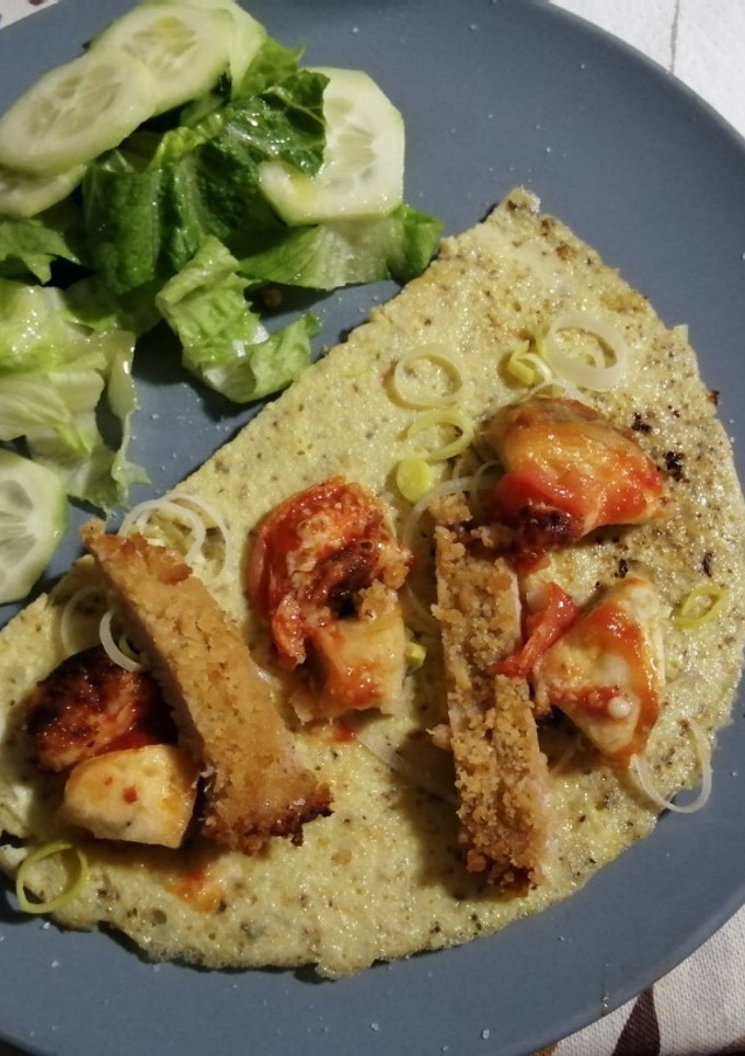 Una foto de Tortilla de coliflor con toppings (receta aprovechamiento)