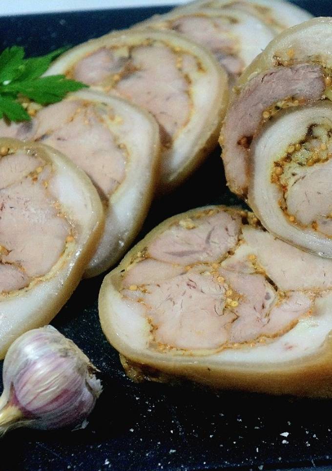 Рулет із свинячої рульки. Закуска на святковий стіл і не лише