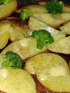 Foto resep Baked potato wedges with broccoli n cheese