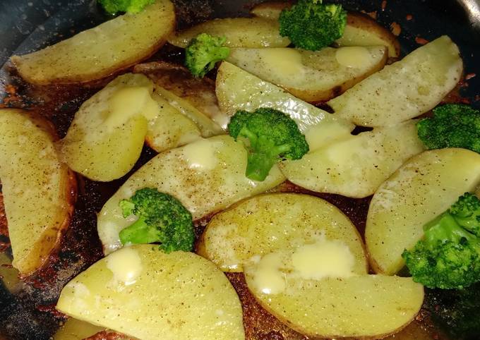 Cara Gampang Membuat Baked potato wedges with broccoli n cheese, Enak Banget