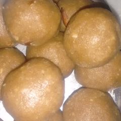 A picture of Khoye ke laddu.