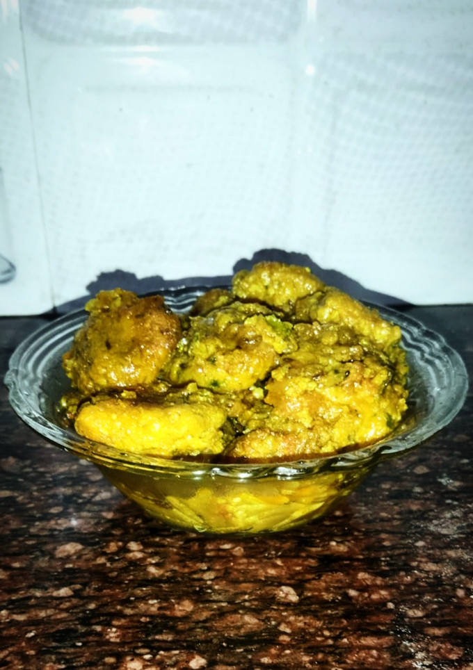 सूखी गट्टा करी (sukhi bhatta curry recipe in Hindi) रेसिपी मुख्य फोटो