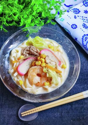 A picture of Delicious Chilled Champon Udon Soup.