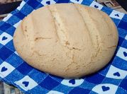 Una foto de pan de polenta y harina