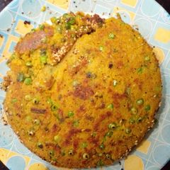A picture of Instant Oats-Semolina Handvo.