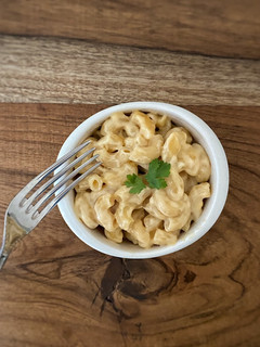 Una foto de Mac and cheese en microondas en 10 minutos