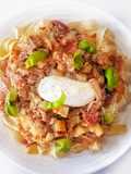 Pappardelle con berenjena, bacon y mozzarella