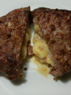 Una foto de Hamburguesa rellena con queso