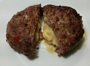 Una foto de Hamburguesa rellena con queso