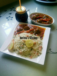 A picture of Burabiskon shinkafa/corn meatballs sauce.