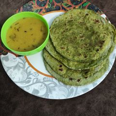 A picture of Methi roti.