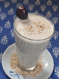 A picture of Oat and yoghurt smoothie.