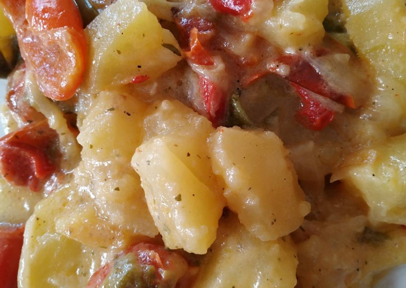 Patatas guisadas con all-i-oli, cebolla y pimientos en olla GM